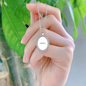 Oval pendant necklace